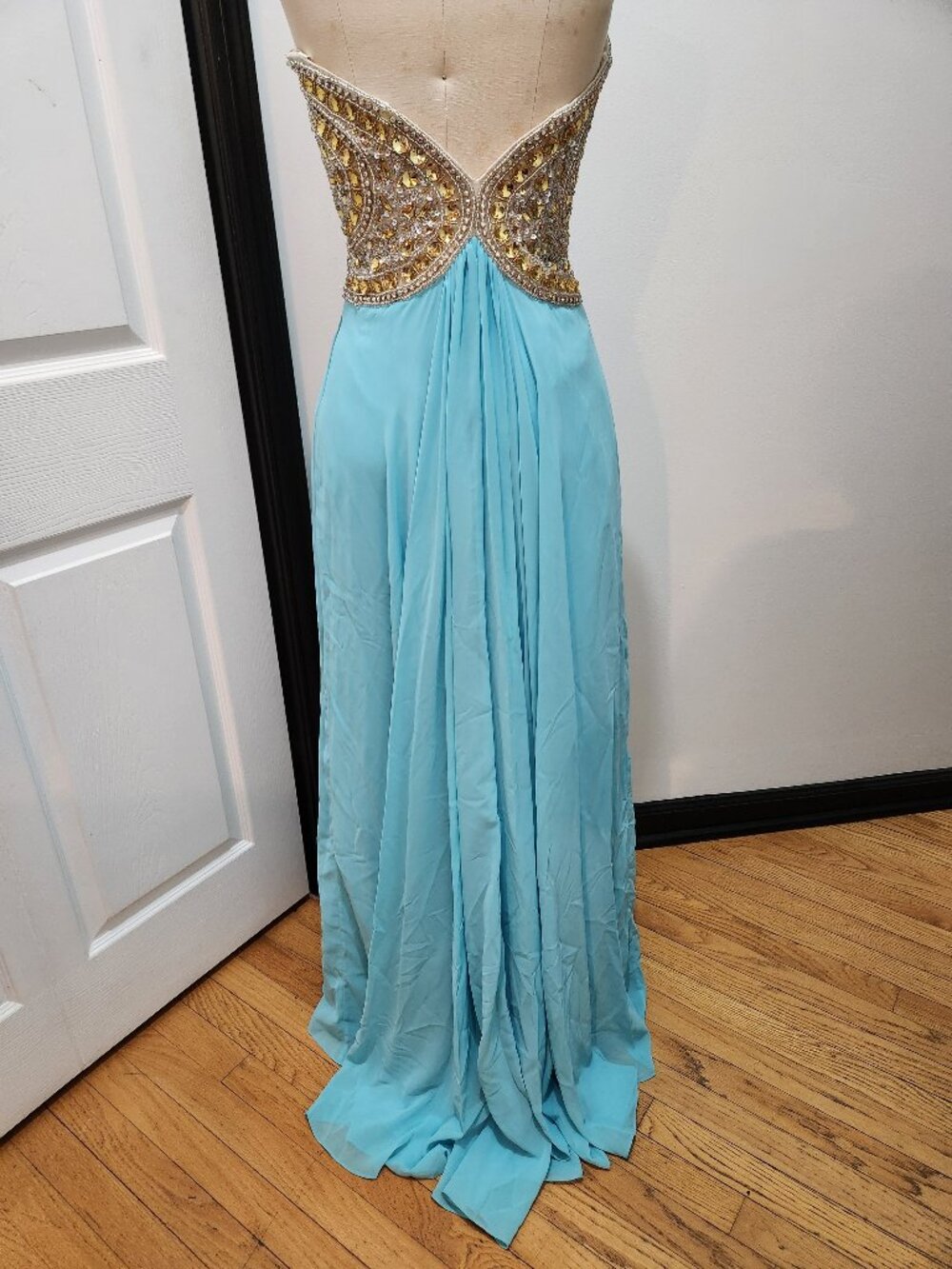 Formal / Prom Gown - Picture 2 of 2
